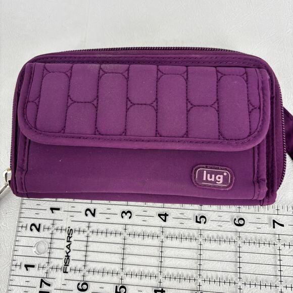 Lug Wristlet Wallet Purple Quilted Nylon Zip Around Card Slots Pockets - Picture 11 of 12